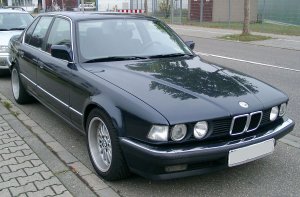 1200px-BMW_E32_front_20070928.jpg