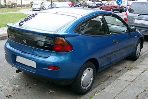 440px-Mazda_323_rear_20071025.jpg