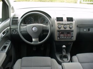VW_Touran_19_TDI_BlueMotion_Technology_Highline_Deep_Black_Interieur.jpeg